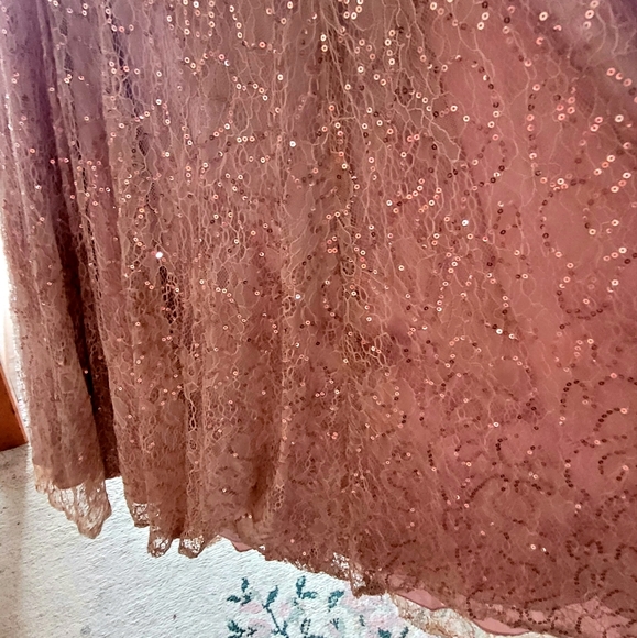 Dave & Johhny beautiful beaded long gown - Picture 6 of 6